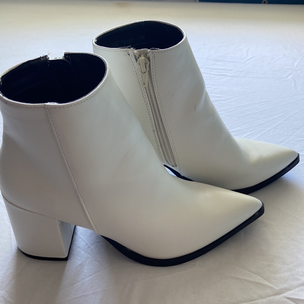 Women Pointed Toe Block Heel Booties white